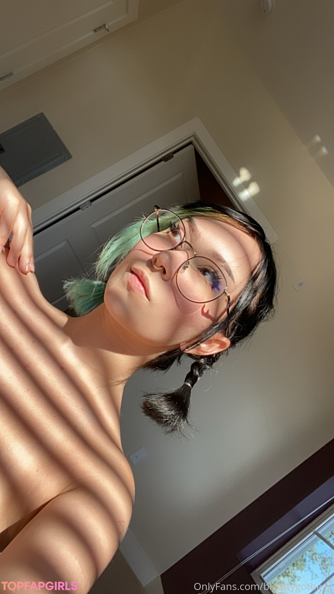 Photo nue de fuite OnlyFans de Big Titty Goth Egg #418