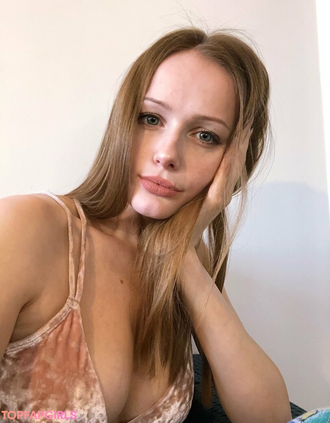 Photo nue de fuite OnlyFans de Tniwe #2198
