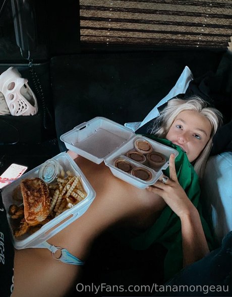 Tana Mongeau Photo nue de fuite OnlyFans de Tana Mongeau #91