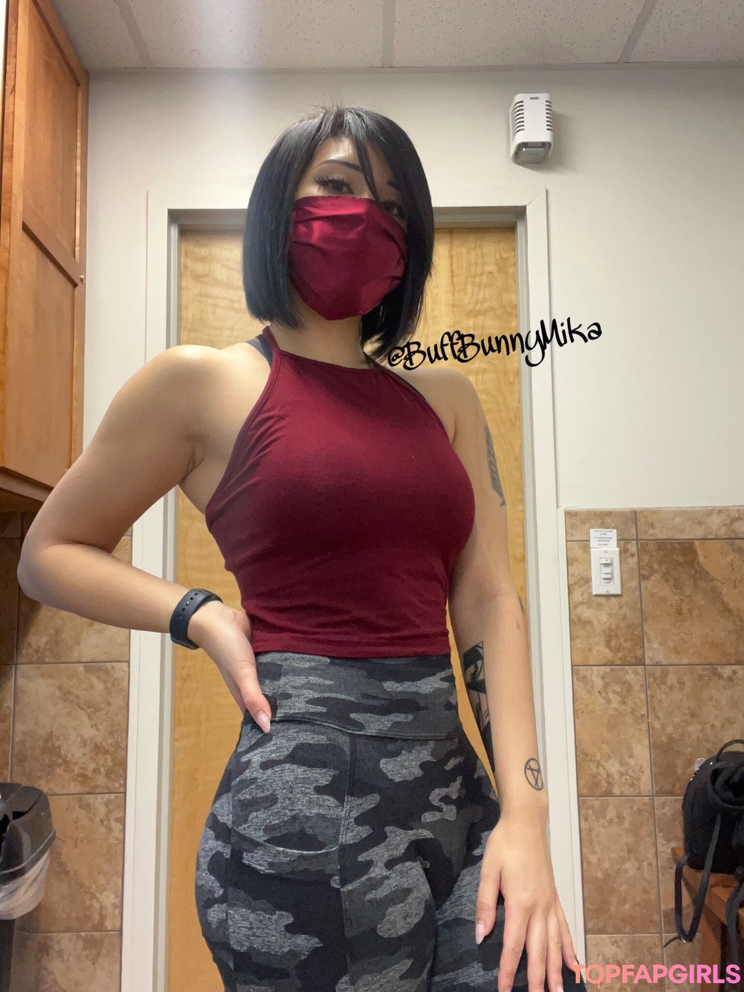 Photo nue de fuite OnlyFans de Womanwearingred #270