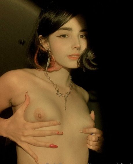 Photo nue de fuite OnlyFans de Loona