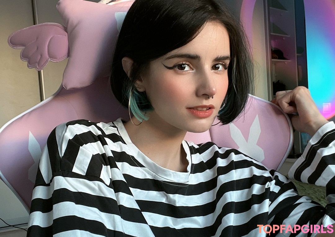 Photo nue de fuite OnlyFans de Loona #396