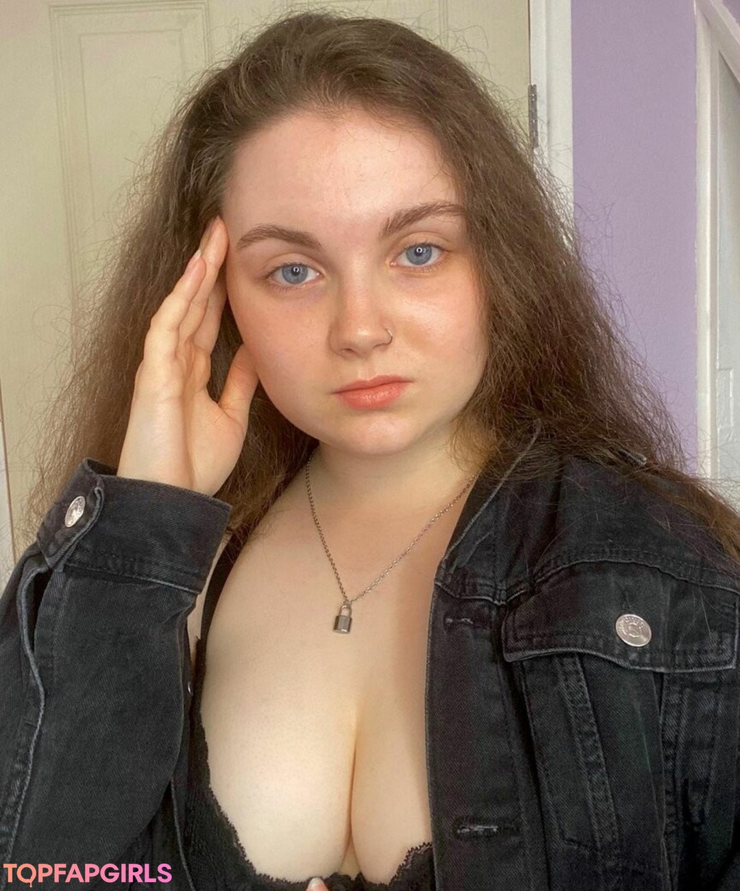 Photo nue de fuite OnlyFans de Bustybritishbrunette #26 Photo nue de fuite OnlyFans de Bustybritishbrunette #26