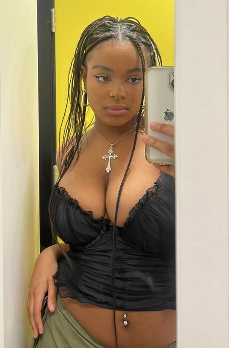 Photo nue de fuite OnlyFans de Hell0kittyevie