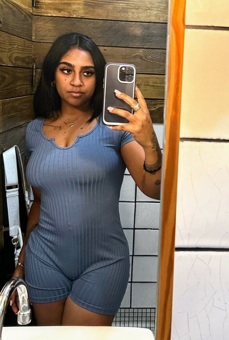 Photo nue de fuite OnlyFans de Nita Amari