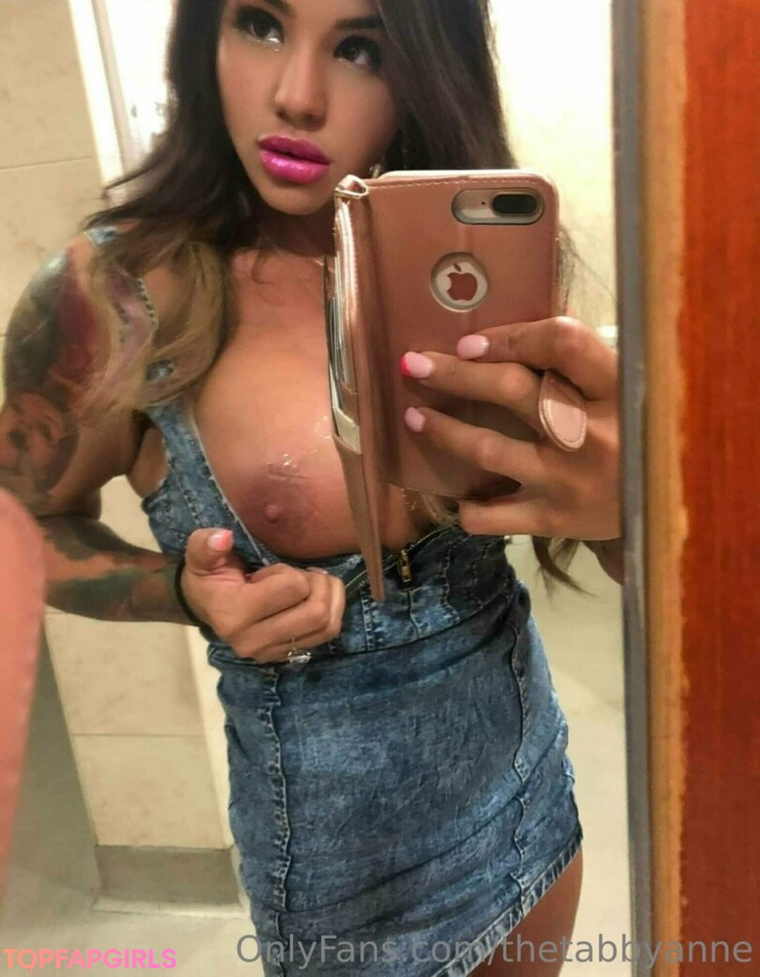 Photo nue de fuite OnlyFans de Thetabbyanne #20 Photo nue de fuite OnlyFans de Thetabbyanne #20