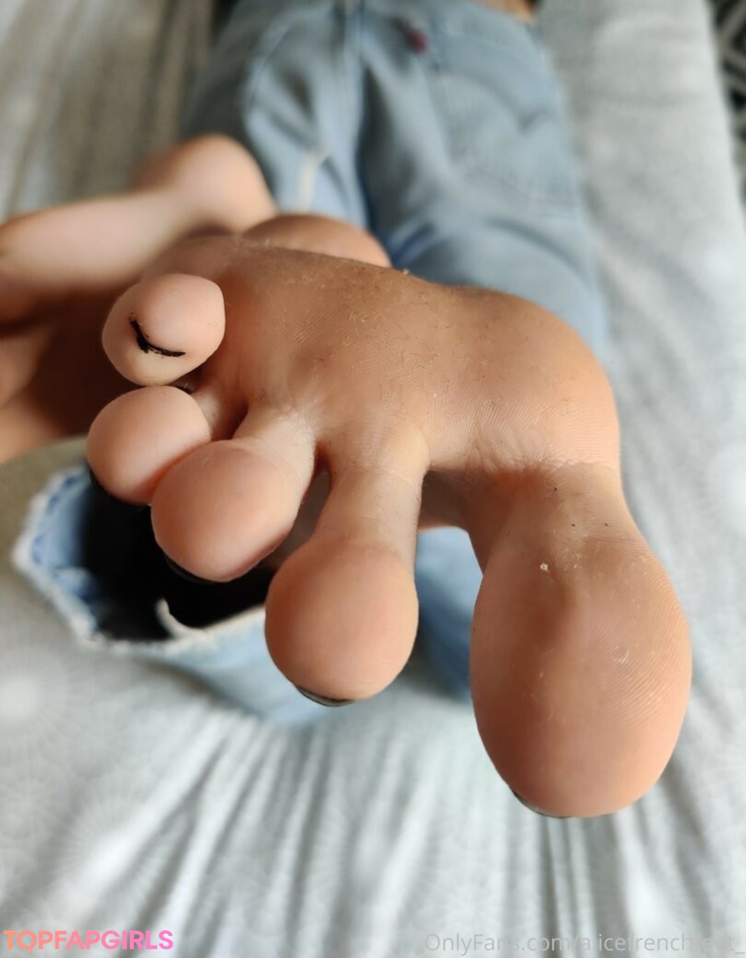 Photo nue de fuite OnlyFans de Alicefrenchfeet #151 Photo nue de fuite OnlyFans de Alicefrenchfeet #151