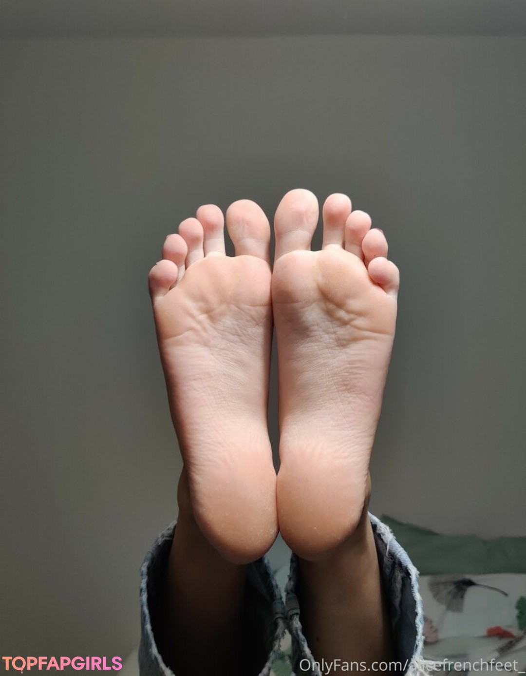 Photo nue de fuite OnlyFans de Alicefrenchfeet #355 Photo nue de fuite OnlyFans de Alicefrenchfeet #355
