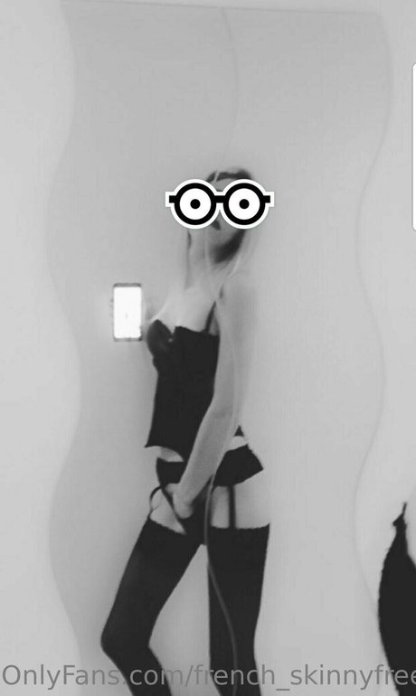 Photo nue de fuite OnlyFans de Frenchskinnyfree