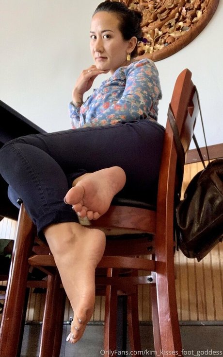 Photo nue de fuite OnlyFans de Kimkissesfootgoddess