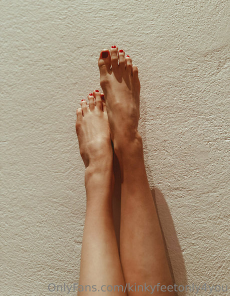 Kinkyfeetonly4you