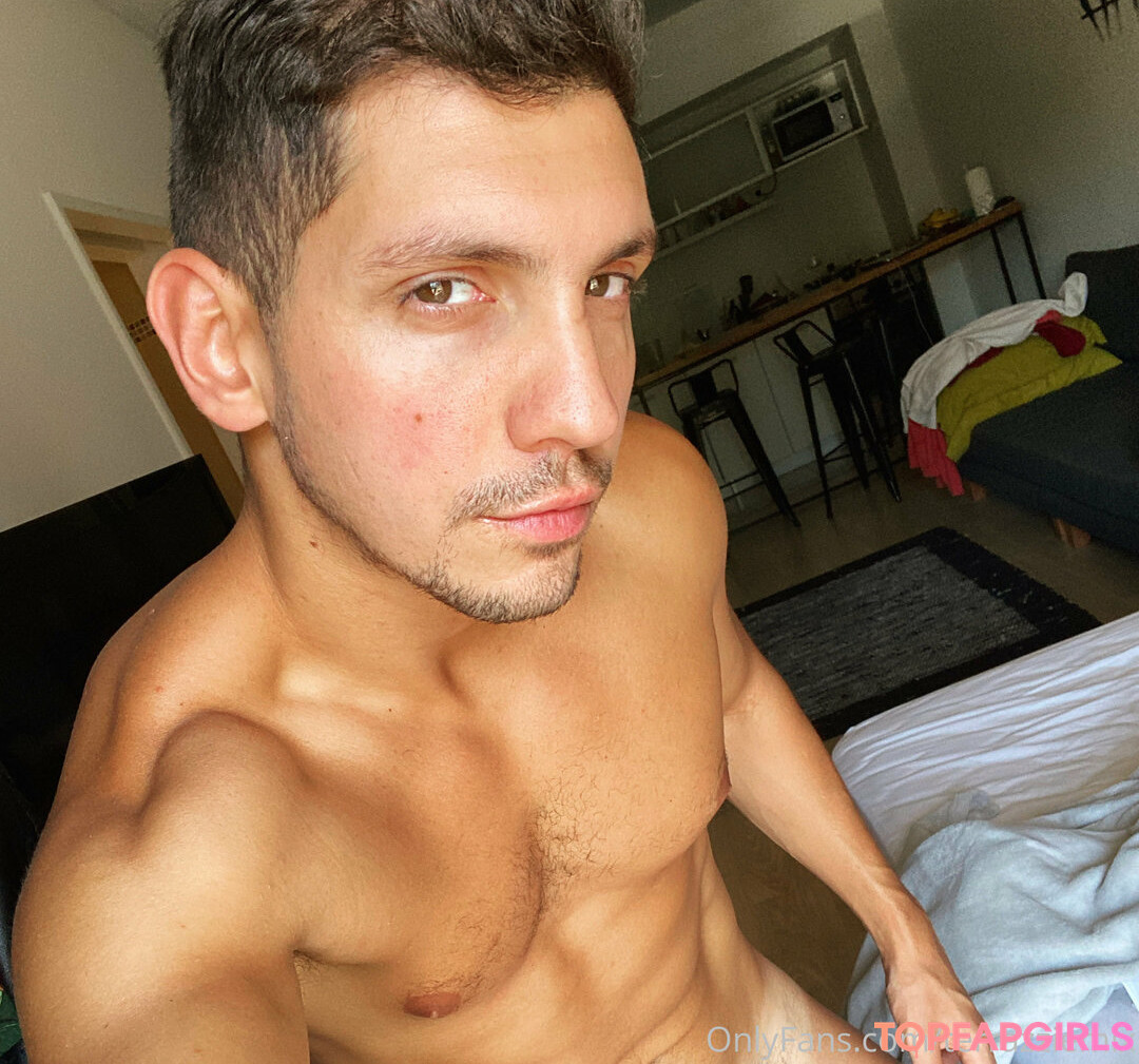 Photo nue de fuite OnlyFans de Emilianoterra #13 Photo nue de fuite OnlyFans de Emilianoterra #13