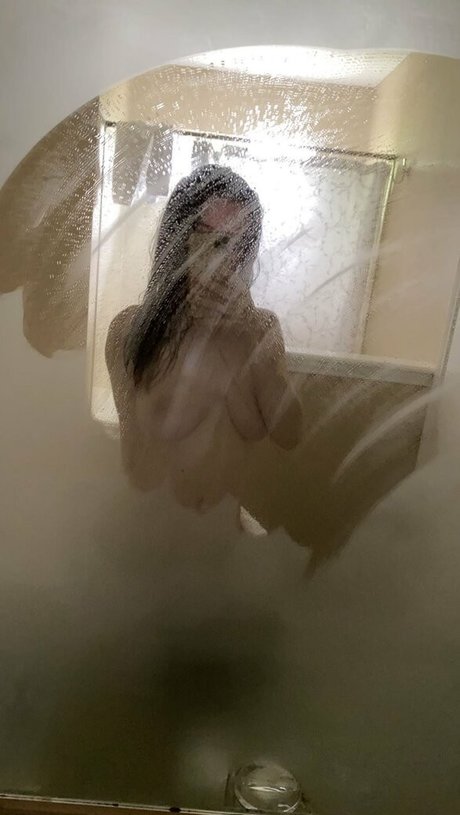 Photo nue de fuite OnlyFans de Emiliansfw