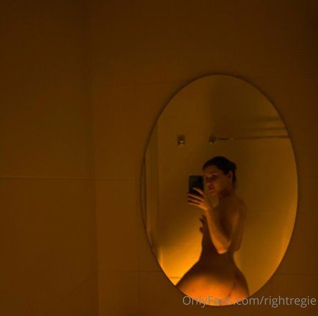 Photo nue de fuite OnlyFans de Rightregie