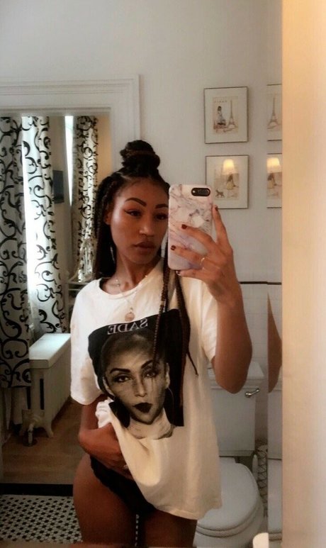 Photo nue de fuite OnlyFans de Nia Simone