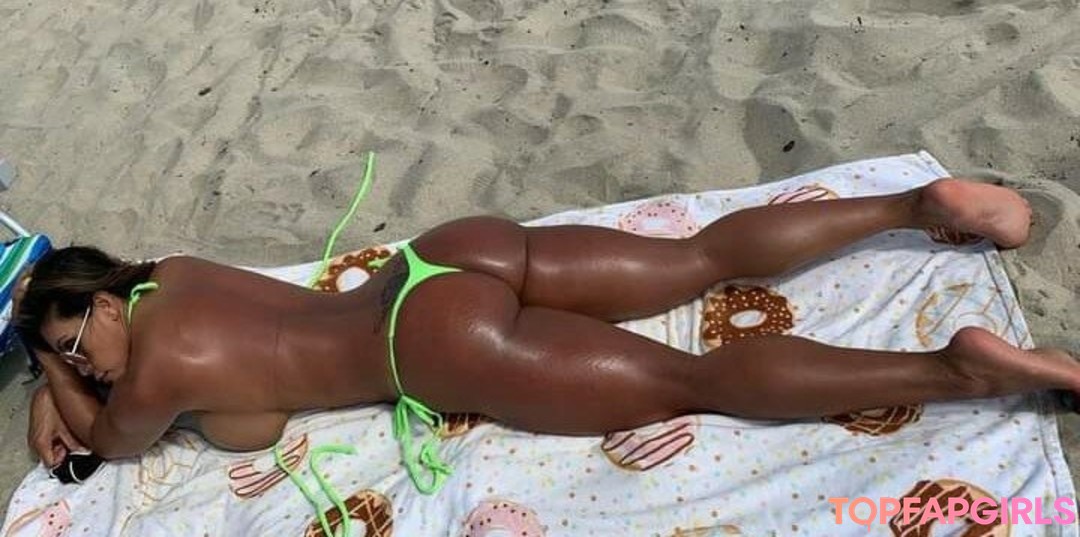 Photo nue de fuite OnlyFans de Connie Elizabeth #17 Photo nue de fuite OnlyFans de Connie Elizabeth #17