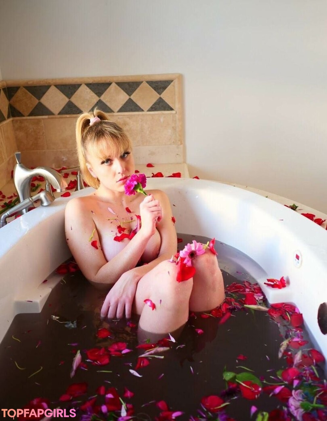 Photo nue de fuite OnlyFans de Charlotte Olivia #38 Photo nue de fuite OnlyFans de Charlotte Olivia #38