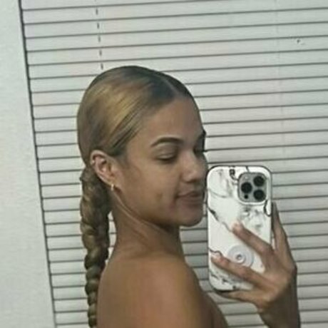 Photo nue de fuite OnlyFans de Superdome