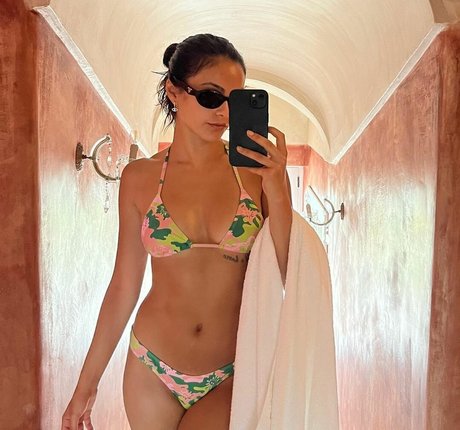 Camila Mendes