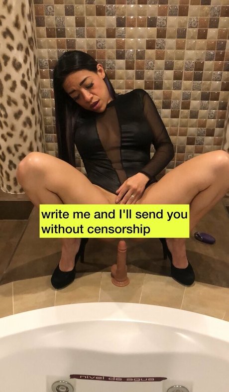 Photo nue de fuite OnlyFans de Nenalatina