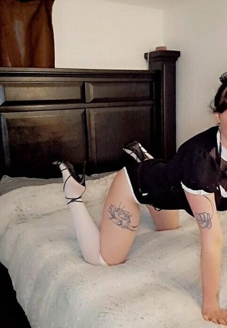 Photo nue de fuite OnlyFans de Youcancallmeoly