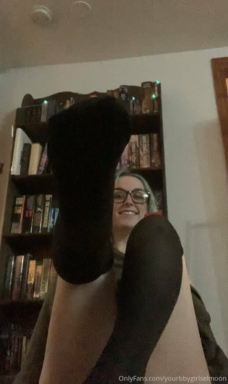 Photo nue de fuite OnlyFans de Yourbbygirlselmoon