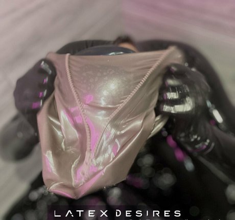 Photo nue de fuite OnlyFans de Latexdesires