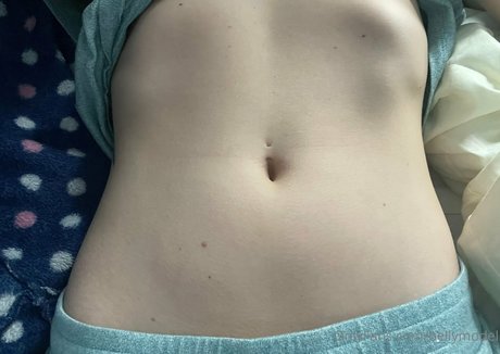Photo nue de fuite OnlyFans de Bellymodel