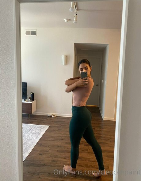 Photo nue de fuite OnlyFans de Cleopatracanpaint
