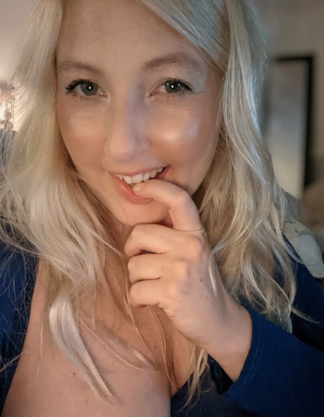 Photo nue de fuite OnlyFans de Lizzyminx