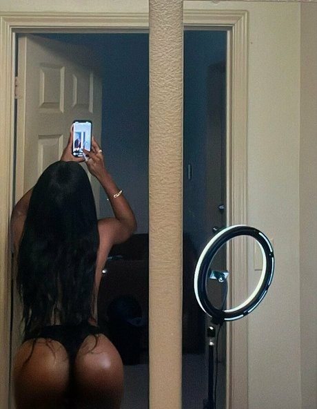 Photo nue de fuite OnlyFans de Rohilu
