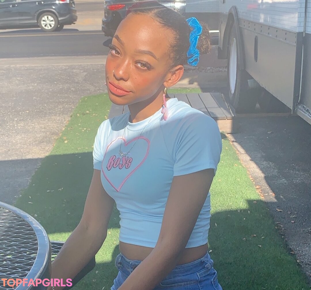 Photo nue de fuite OnlyFans de Chynaunique #2 Photo nue de fuite OnlyFans de Chynaunique #2