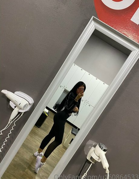 Photo nue de fuite OnlyFans de Mates Madalina