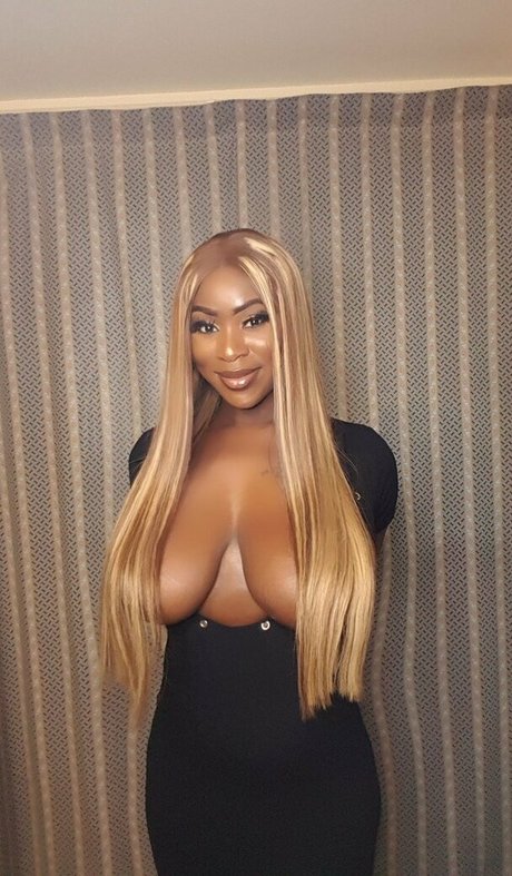 Photo nue de fuite OnlyFans de Silvia Ehigie