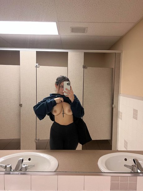 Photo nue de fuite OnlyFans de Sheisbusty