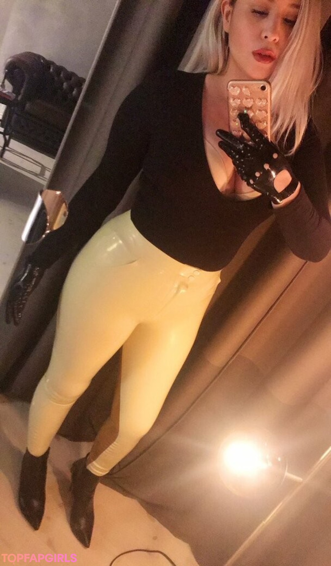 Photo nue de fuite OnlyFans de Sophialarou #41 Photo nue de fuite OnlyFans de Sophialarou #41