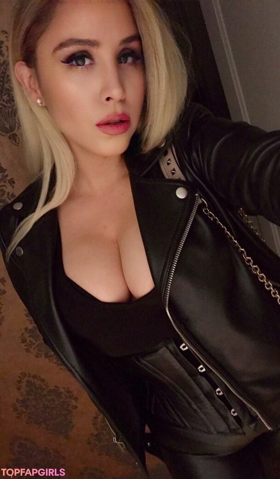 Photo nue de fuite OnlyFans de Sophialarou #43 Photo nue de fuite OnlyFans de Sophialarou #43