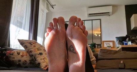 Photo nue de fuite OnlyFans de Livie Feet