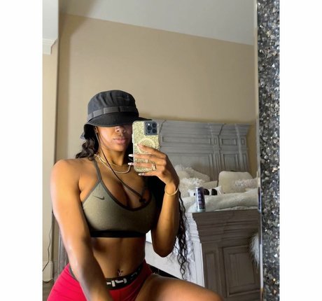 Photo nue de fuite OnlyFans de Theonlyarib