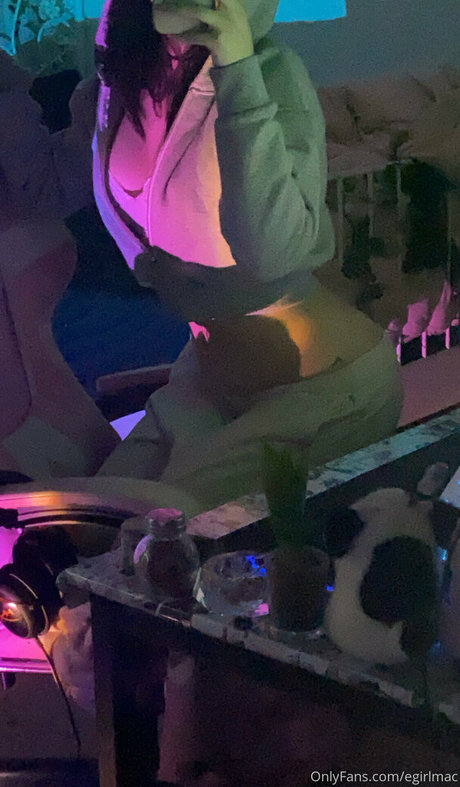Egirlmac