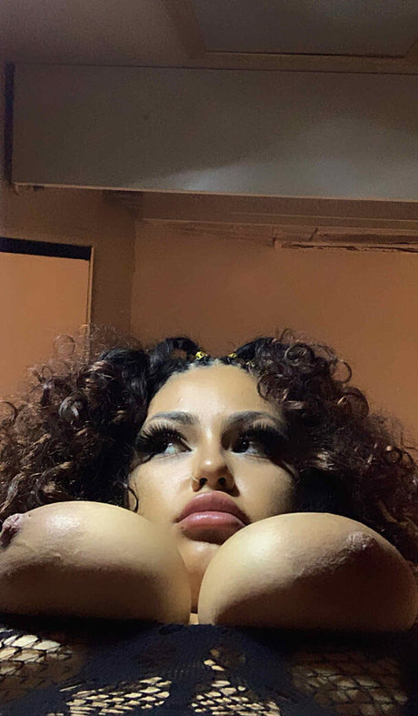 Photo nue de fuite OnlyFans de Rosalbanaomi