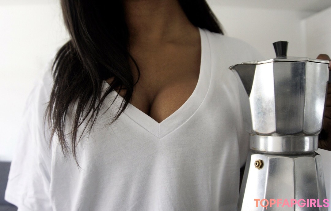 Photo nue de fuite OnlyFans de Noemienoirfree #27 Photo nue de fuite OnlyFans de Noemienoirfree #27