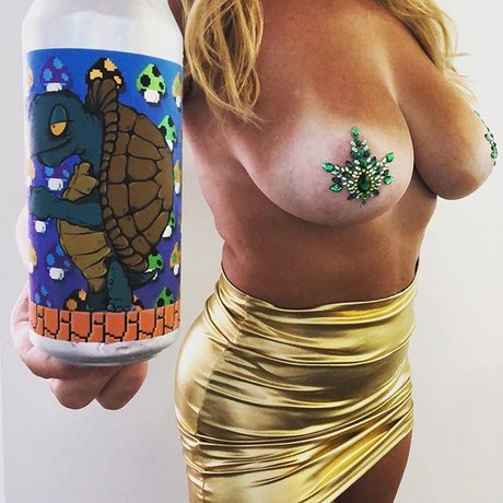 Photo nue de fuite OnlyFans de Busty
