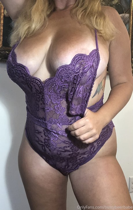 Photo nue de fuite OnlyFans de Busty