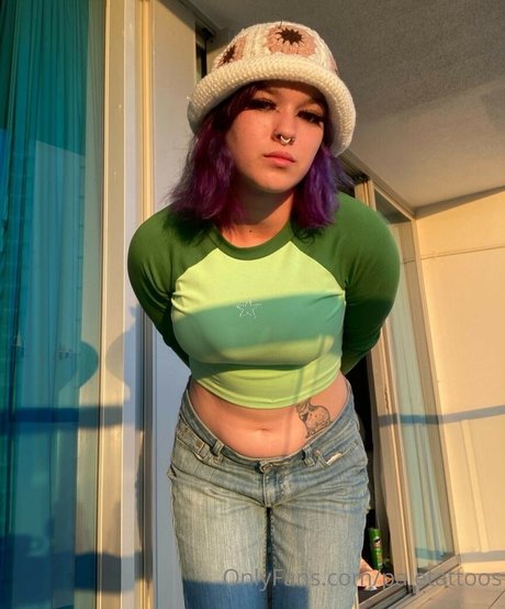 Photo nue de fuite OnlyFans de Pale Tattoos