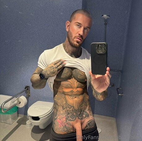 Photo nue de fuite OnlyFans de Tobias Bleu