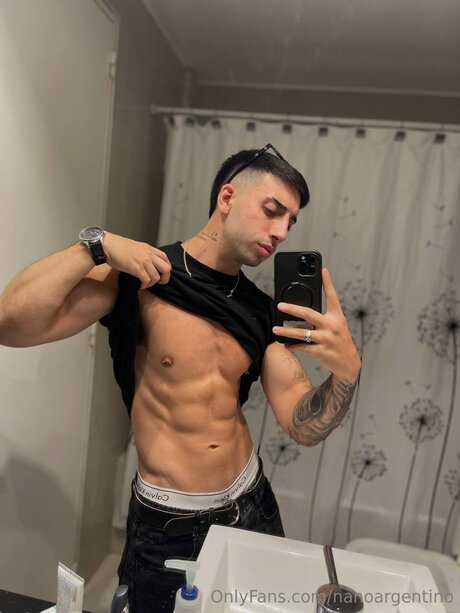 Photo nue de fuite OnlyFans de Nanoargentino