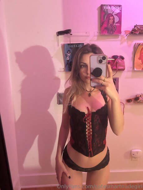 Cutesmartnudegirl