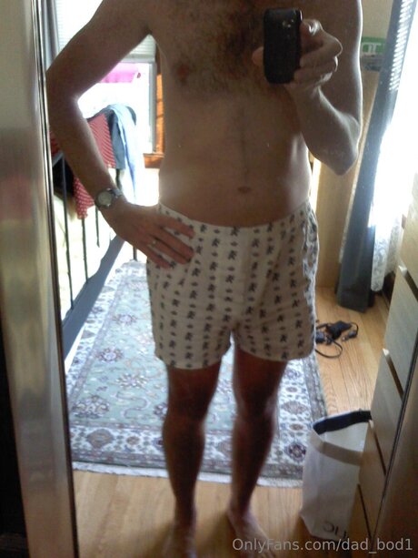 Photo nue de fuite OnlyFans de Dad Bod1
