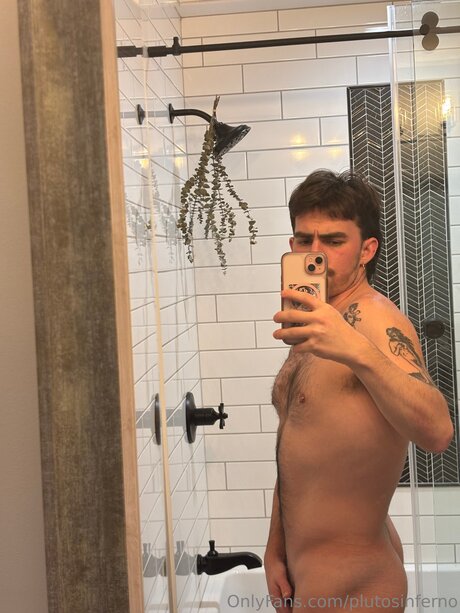 Photo nue de fuite OnlyFans de Plutosinferno
